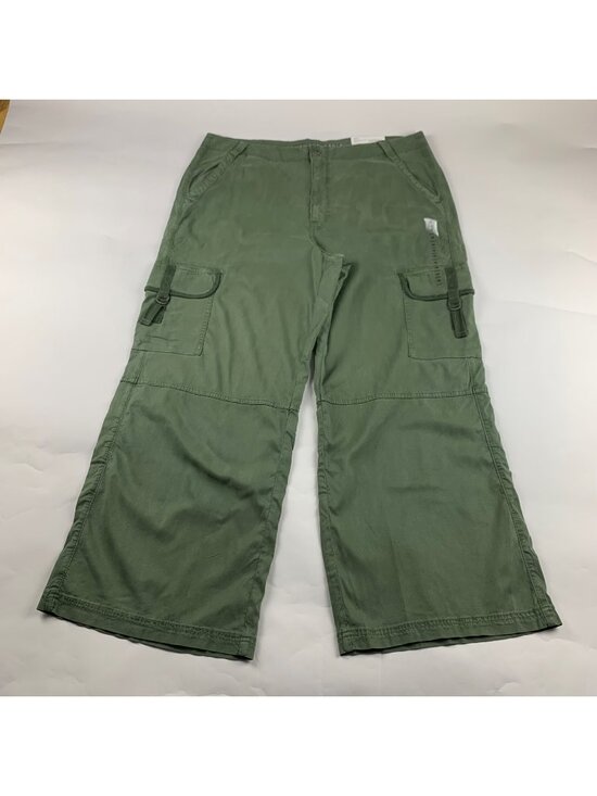 American Eagle Outfitters Pants - SHORT American Eagle Olive Dreamy Drape Stretch Wide Leg Cargo Pant 18S New